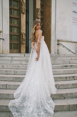 Behati 19
